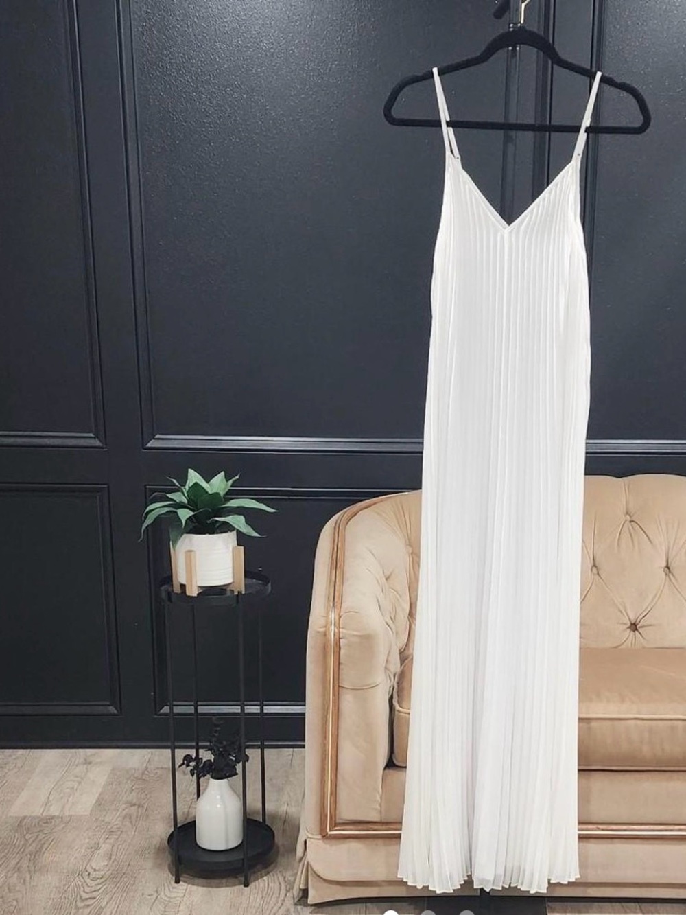 Express White pleated Adjustable spaghetti strap Chiffon Lined Maxi Dress Sz XS